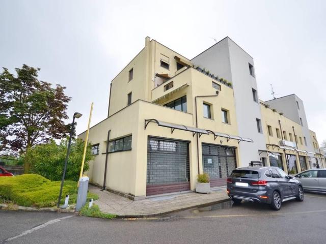 Locale Commerciale in vendita a Luisago, Lombardia