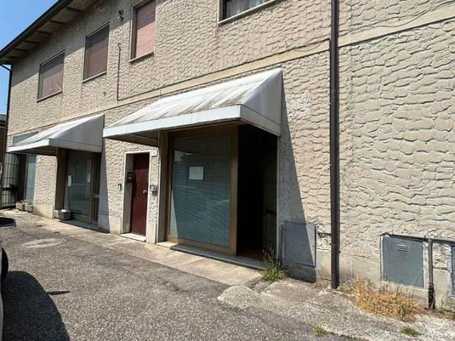 Locale Commerciale in vendita a Bassa Reggiana, Re