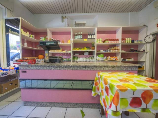 Locale Commerciale in vendita a Tre Vie, Macerata