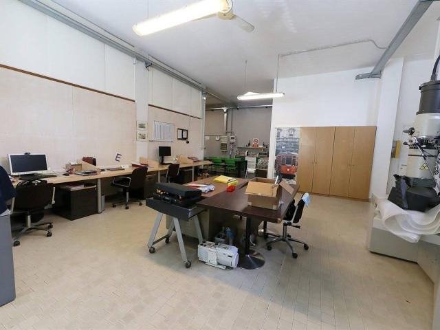 Locale Commerciale in vendita a Macherio, Lombardia