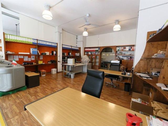 Locale Commerciale in vendita a Macherio, Lombardia