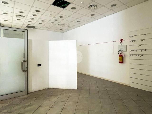 Locale Commerciale in vendita a Unione dei Comuni Bassa Bresciana Occidentale, Maclodio