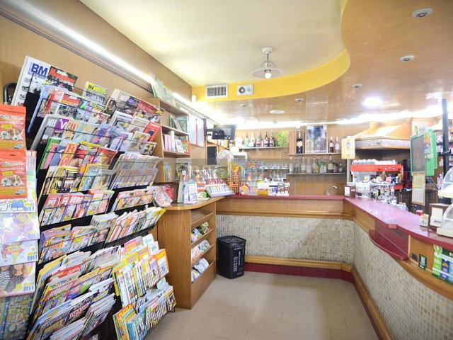 Locale Commerciale in vendita a Magione, Umbria