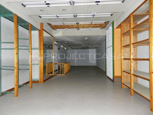 Locale Commerciale in vendita a Puglia, Lecce