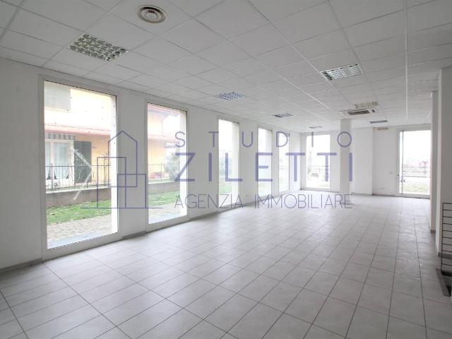 Locale Commerciale in vendita a Mairano, Lombardia