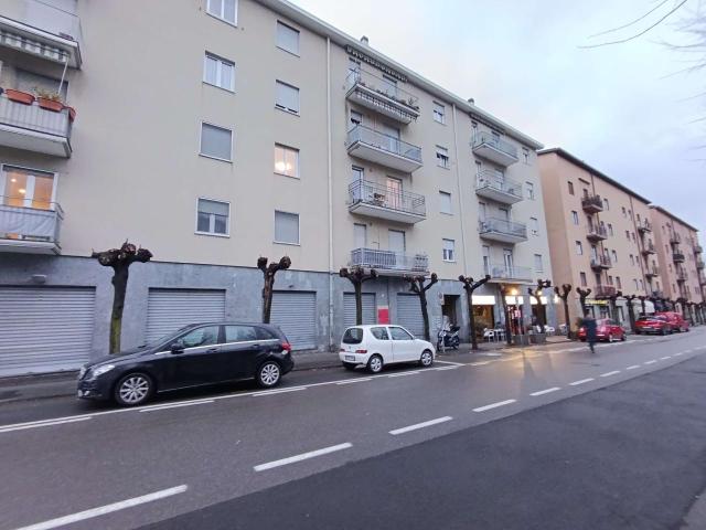 Locale Commerciale in vendita a Malgrate, Lombardia