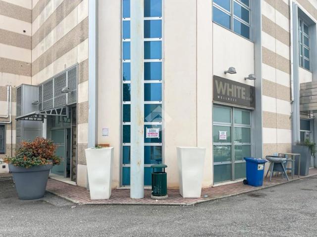 Locale Commerciale in vendita a Manerbio, Lombardia