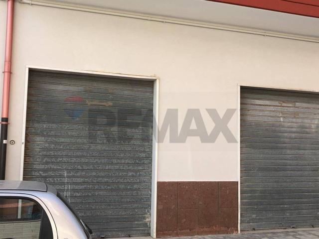 Locale Commerciale in vendita a Siponto, Puglia