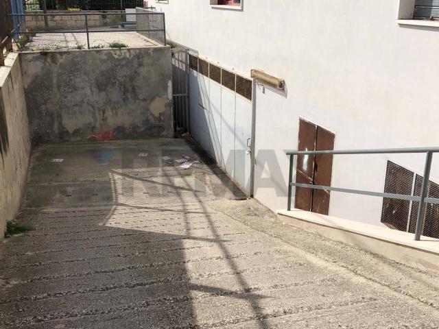Locale Commerciale in vendita a Siponto, Puglia