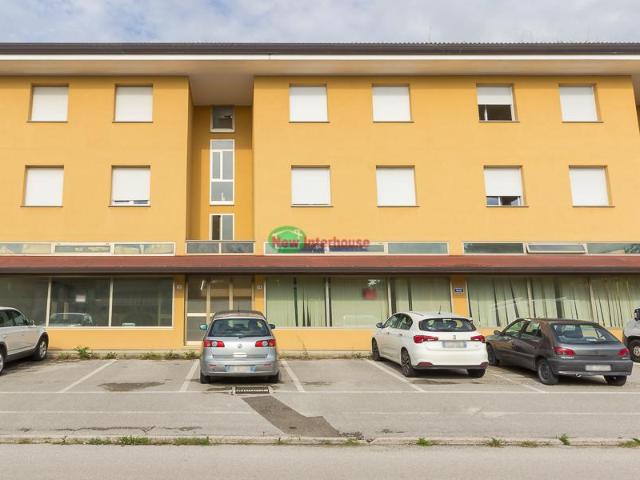 Locale Commerciale in vendita a Maniago, Friuli-Venezia Giulia