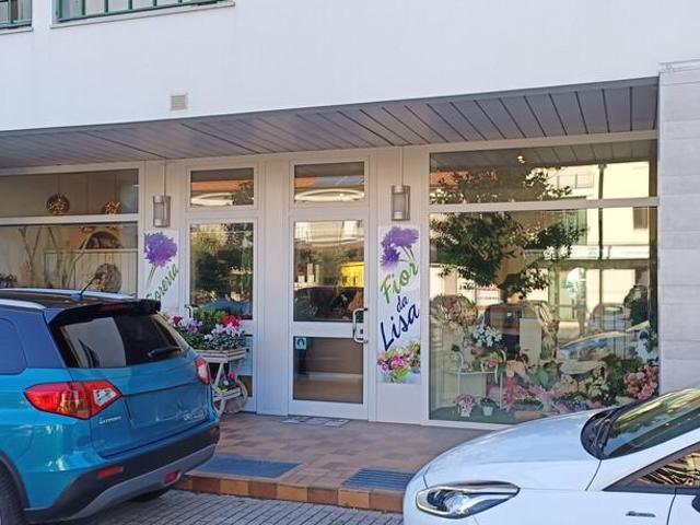 Locale Commerciale in vendita a Manzano, Friuli-Venezia Giulia
