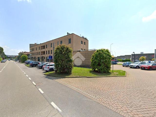 Locale Commerciale in vendita a Mariano Comense, Lombardia