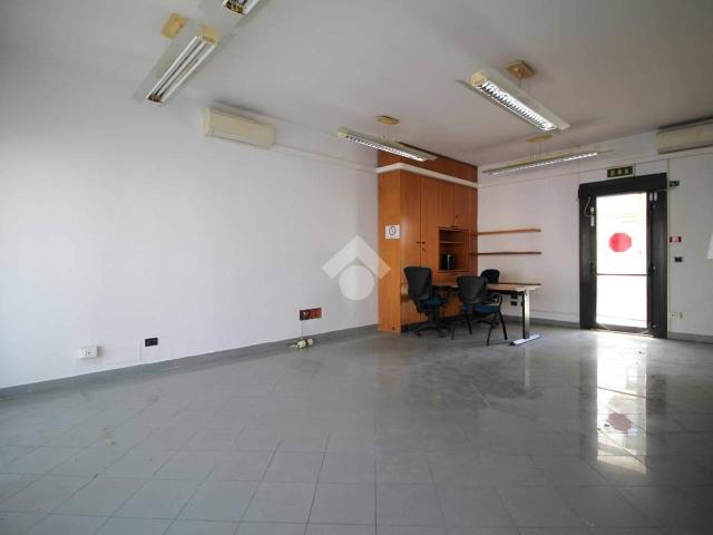 Locale Commerciale in vendita a Marmirolo, Lombardia