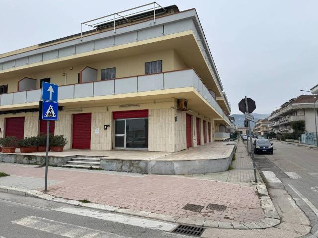 Locale Commerciale in vendita a Unione dei Comuni della Val Vibrata, Martinsicuro