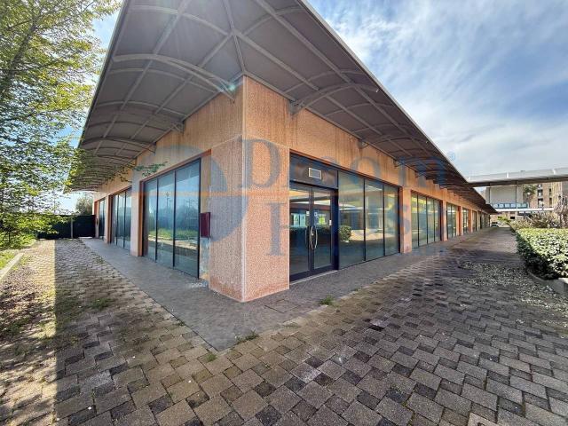 Locale Commerciale in vendita a Unione dei Comuni della Val Vibrata, Martinsicuro