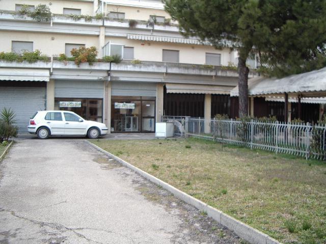 Locale Commerciale in vendita a Unione dei Comuni della Val Vibrata, Martinsicuro