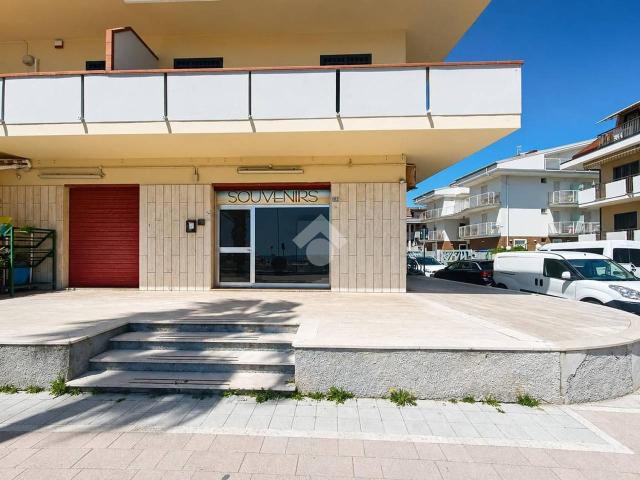 Locale Commerciale in vendita a Unione dei Comuni della Val Vibrata, Martinsicuro