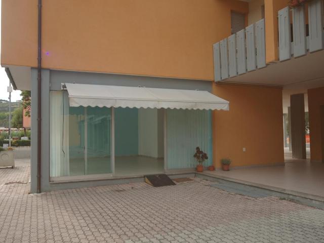 Locale Commerciale in vendita a Unione dei Comuni della Val Vibrata, Martinsicuro