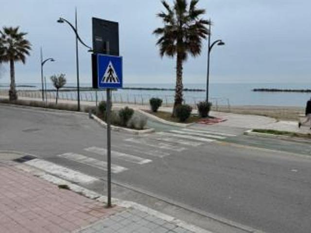 Locale Commerciale in vendita a Unione dei Comuni della Val Vibrata, Martinsicuro
