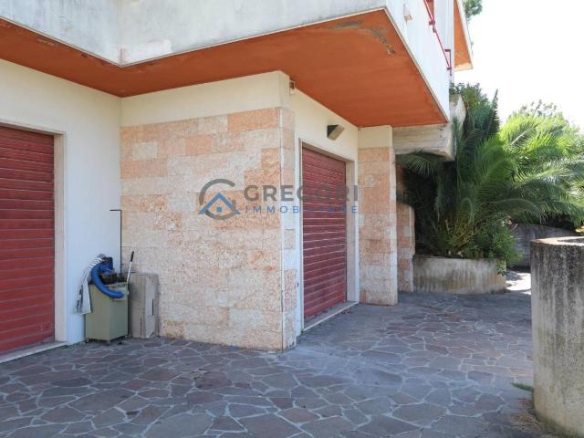 Locale Commerciale in vendita a Unione dei Comuni della Val Vibrata, Martinsicuro