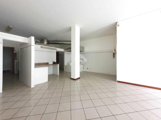 Locale Commerciale in vendita a Maserà Di Padova, Veneto