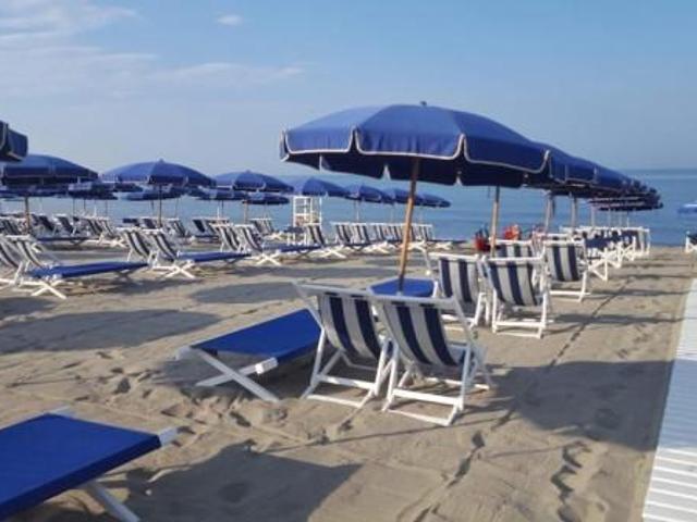 Locale Commerciale in vendita a San Carlo, Marina Di Massa