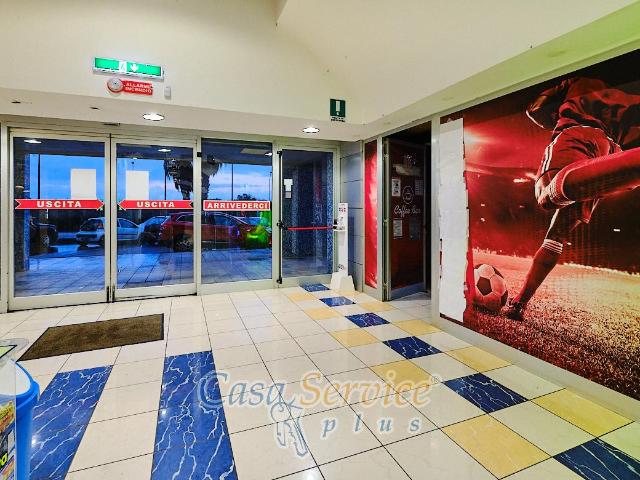 Locale Commerciale in vendita a Puglia, Lecce
