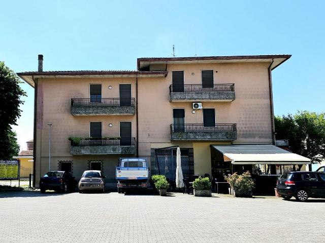 Locale Commerciale in vendita a Megliadino San Vitale, Veneto