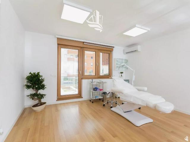 Locale Commerciale in vendita a Burggrafenamt - Burgraviato, Merano - Meran