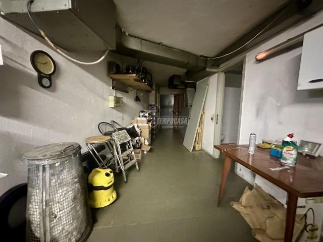 Locale Commerciale in vendita a Novate Brianza, Merate