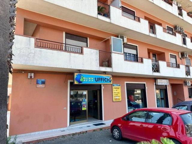 Locale Commerciale in vendita a Merì, Sicilia