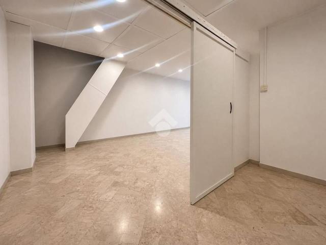 Locale Commerciale in vendita a Puglia, Brindisi