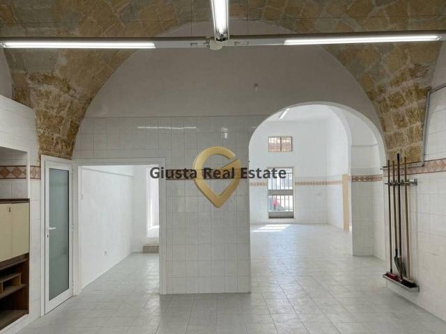 Locale Commerciale in vendita a Puglia, Brindisi
