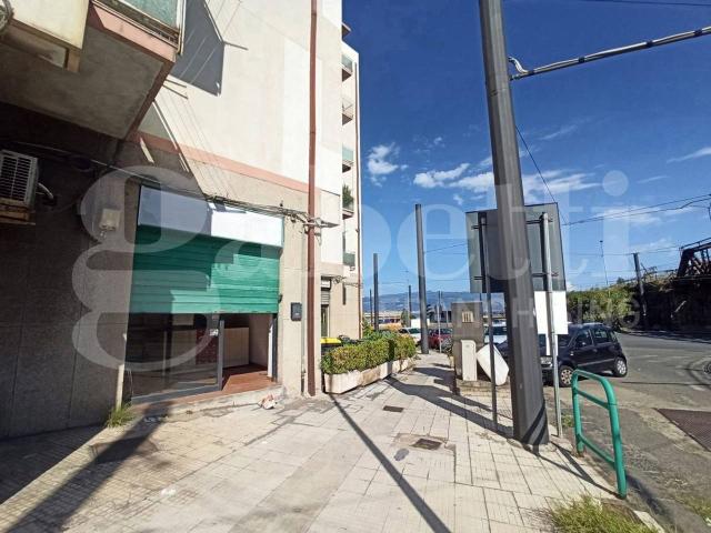 Locale Commerciale in vendita a III Circoscrizione, Messina