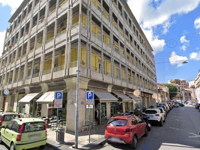 Locale Commerciale in vendita a IV Circoscrizione, Messina