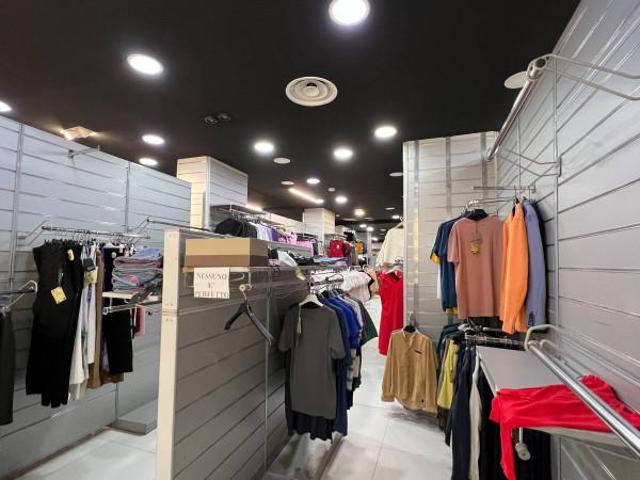 Locale Commerciale in vendita a III Circoscrizione, Messina