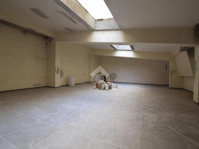 Locale Commerciale in affitto a III Circoscrizione, Messina