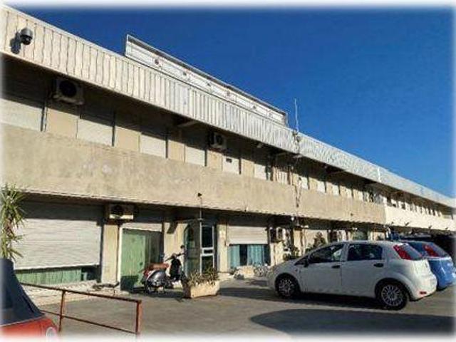 Locale Commerciale in vendita a I Circoscrizione, Messina