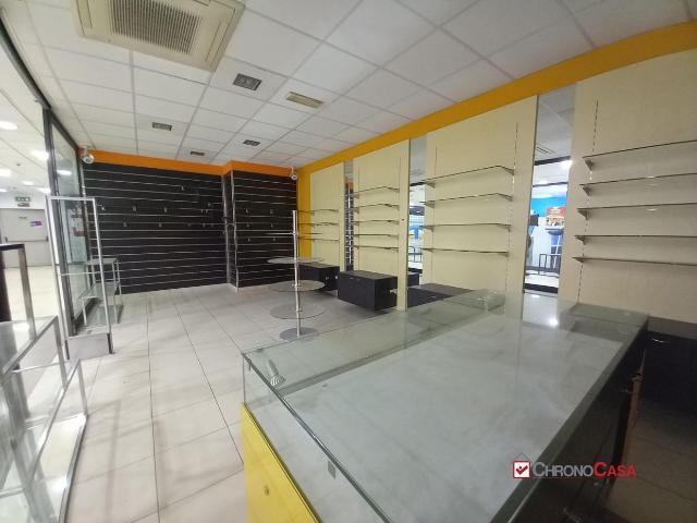 Locale Commerciale in vendita a I Circoscrizione, Messina