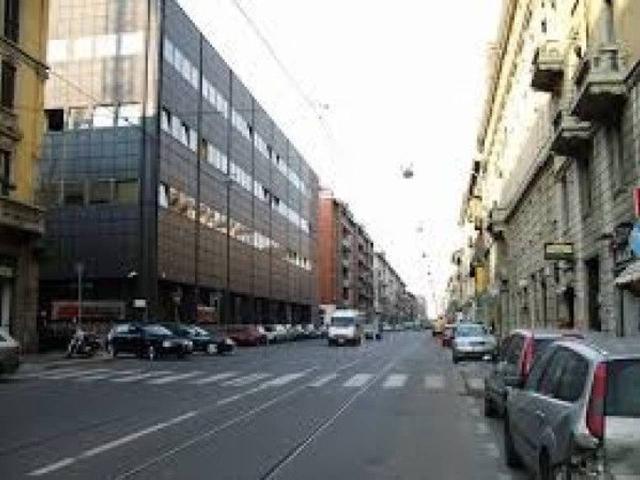 Locale Commerciale in vendita a Municipio 9, Milano
