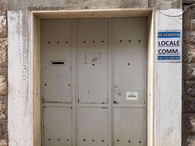 Locale Commerciale in vendita a Puglia, Barletta-andria-trani