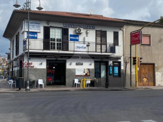 Locale Commerciale in vendita a Minturno, Lazio