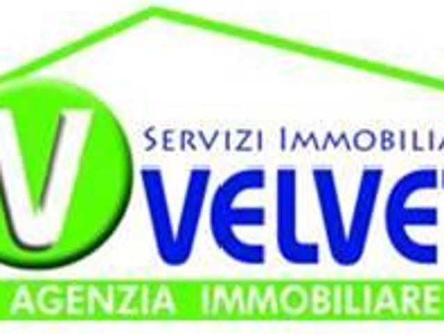 Locale Commerciale in vendita a Unione Comuni Modenesi Area Nord, Mirandola