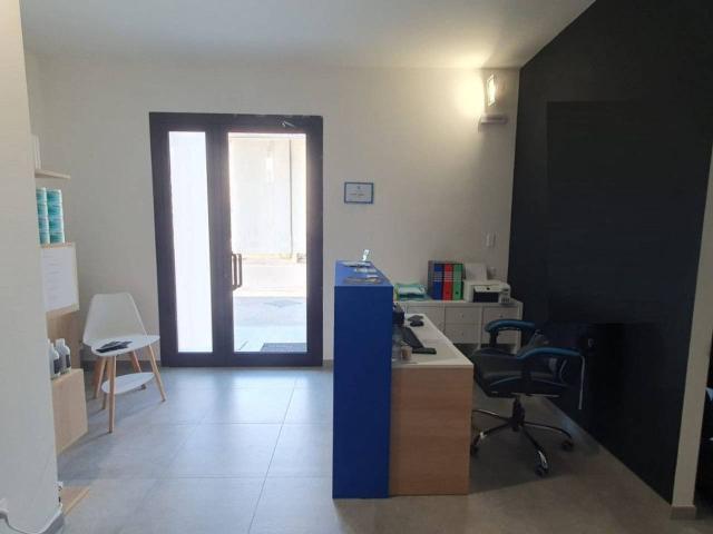 Locale Commerciale in vendita a Unione Comuni Modenesi Area Nord, Mirandola