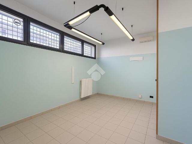 Locale Commerciale in vendita a Mirano, Veneto