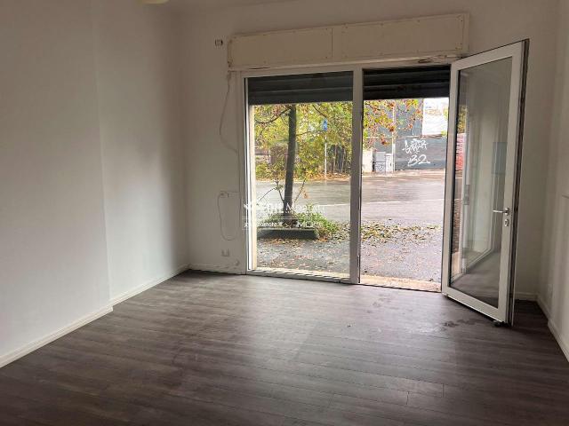 Locale Commerciale in vendita a Crocetta-San Lazzaro-Modena Est, Modena