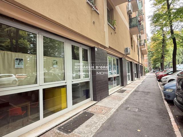 Locale Commerciale in vendita a Crocetta-San Lazzaro-Modena Est, Modena