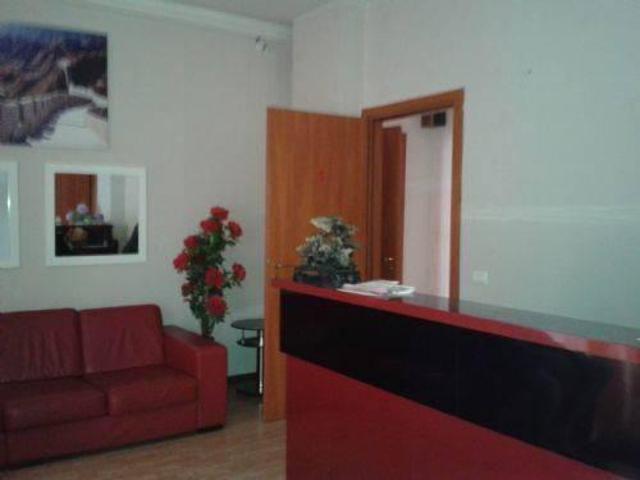 Locale Commerciale in vendita a Crocetta-San Lazzaro-Modena Est, Modena