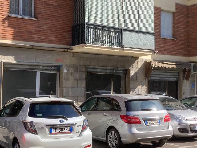 Locale Commerciale in vendita a Crocetta-San Lazzaro-Modena Est, Modena