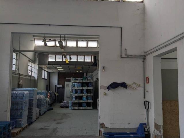 Locale Commerciale in vendita a San Faustino-Madonnina-Quattroville, Modena